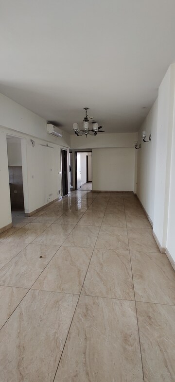Room in 3 BHK Apartment at Emaar Palm Premier, Sector 77 – for Rent