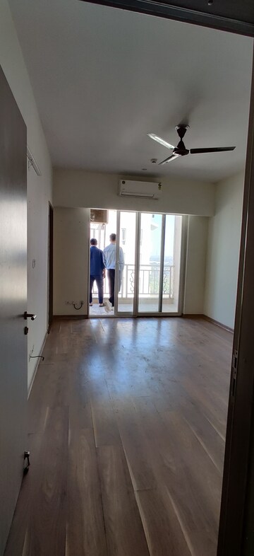 Room in 3 BHK Apartment at Emaar Palm Premier, Sector 77 – for Rent