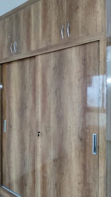 Furnished Amenities in 3 BHK Apartment at Emaar Palm Heights, Sector 77 – for Rent