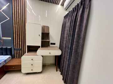 Room in 3 BHK Apartment at Sector 20 – for Sale