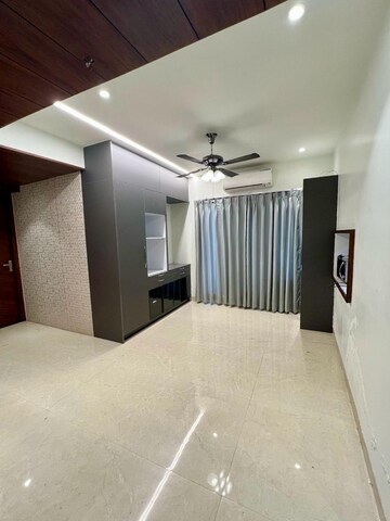 Room in 3 BHK Apartment at Sector 20 – for Sale