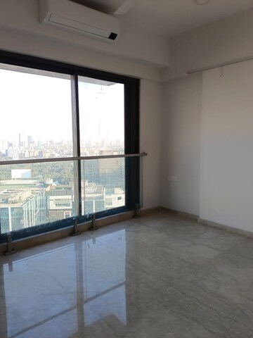Room in 4 BHK Apartment at Adani Ten BKC, Bandra East – for Rent