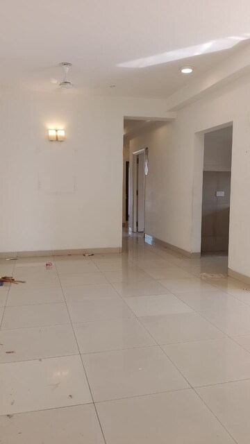 Room in 3 BHK Apartment at Emaar Palm Gardens, Sector 83 – for Rent