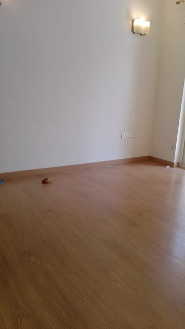 Room in 3 BHK Apartment at Emaar Palm Gardens, Sector 83 – for Rent