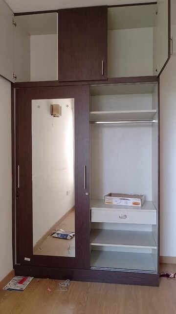 Furnished Amenities in 3 BHK Apartment at Emaar Palm Gardens, Sector 83 – for Rent
