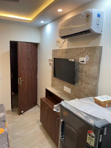Room in 1 RK Apartment at Emaar Emerald Floors Premier, Sector 65 – for Rent
