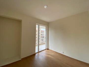 Room in 3 BHK Apartment at Emaar Palm Hills, Sector 77 – for Rent