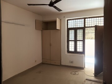 Room in 4 BHK Builder Floor at Ardee City, Sector 52 – for Rent