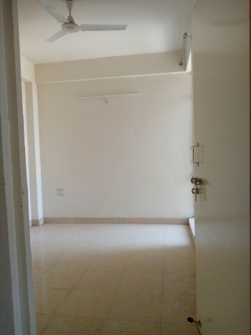 Room in 2 BHK Apartment at Conscient Habitat, Sector 99a – for Rent