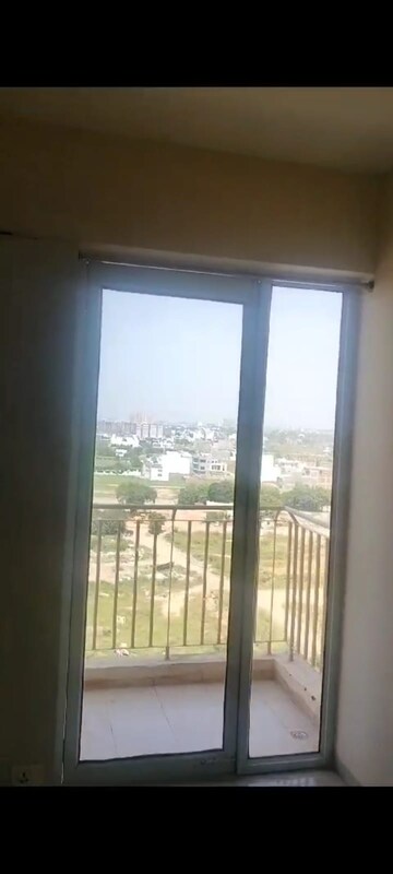 Room in 1 BHK Apartment at Wave Dream Homes, Wave City – for Rent