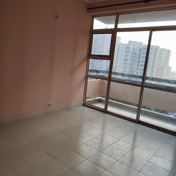 Room in 4 BHK Apartment at Ansal Sushant Estate, Sector 52 – for Rent