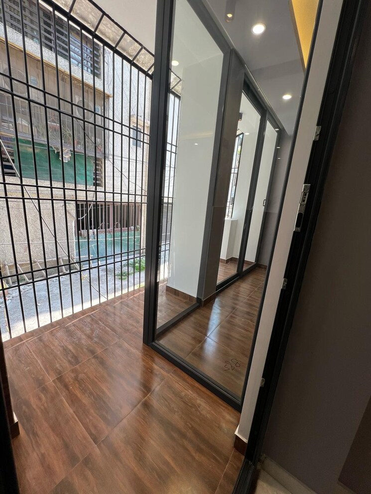 Balcony, chittaranjan park 2 Bedroom 125 Sq.Yd. Builder Floor In Chittaranjan Park Delhi 8386196