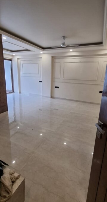Bathroom in 4 BHK Builder Floor at Unitech South City II, Sector 50 – for Rent
