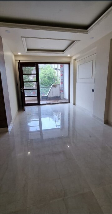Room in 4 BHK Builder Floor at Unitech South City II, Sector 50 – for Rent