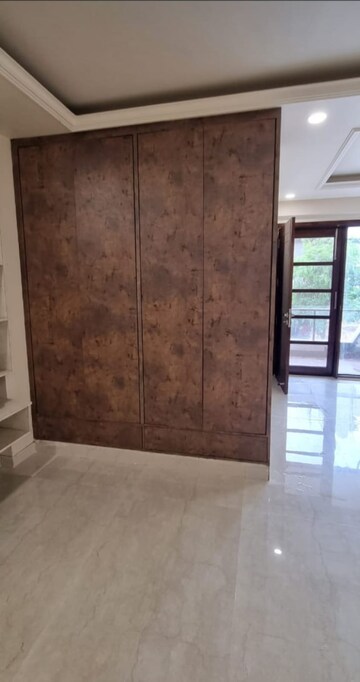 Room in 4 BHK Builder Floor at Unitech South City II, Sector 50 – for Rent
