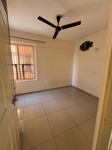 Room in 2 BHK Apartment at Wave Dream Homes, Wave City – for Rent