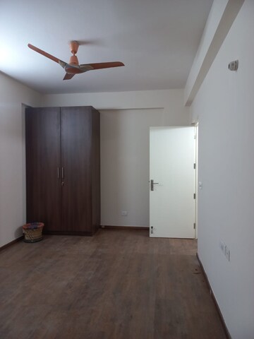 Room in 2 BHK Apartment at Wave Executive Floors, Wave City – for Rent