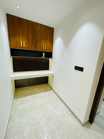 Furnished Amenities in 4 BHK Builder Floor at Unitech South City 1, South City 1 – for Sale
