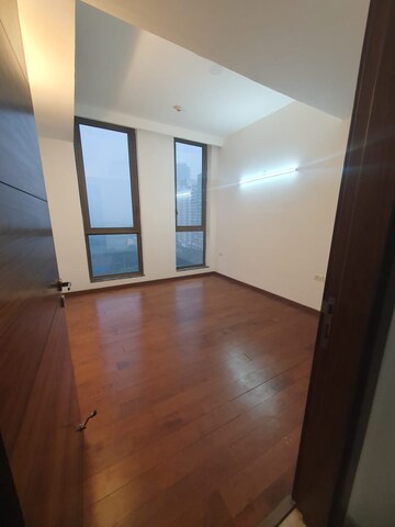 Room in 4 BHK Apartment at M3M Golf Estate, Sector 65 – for Rent