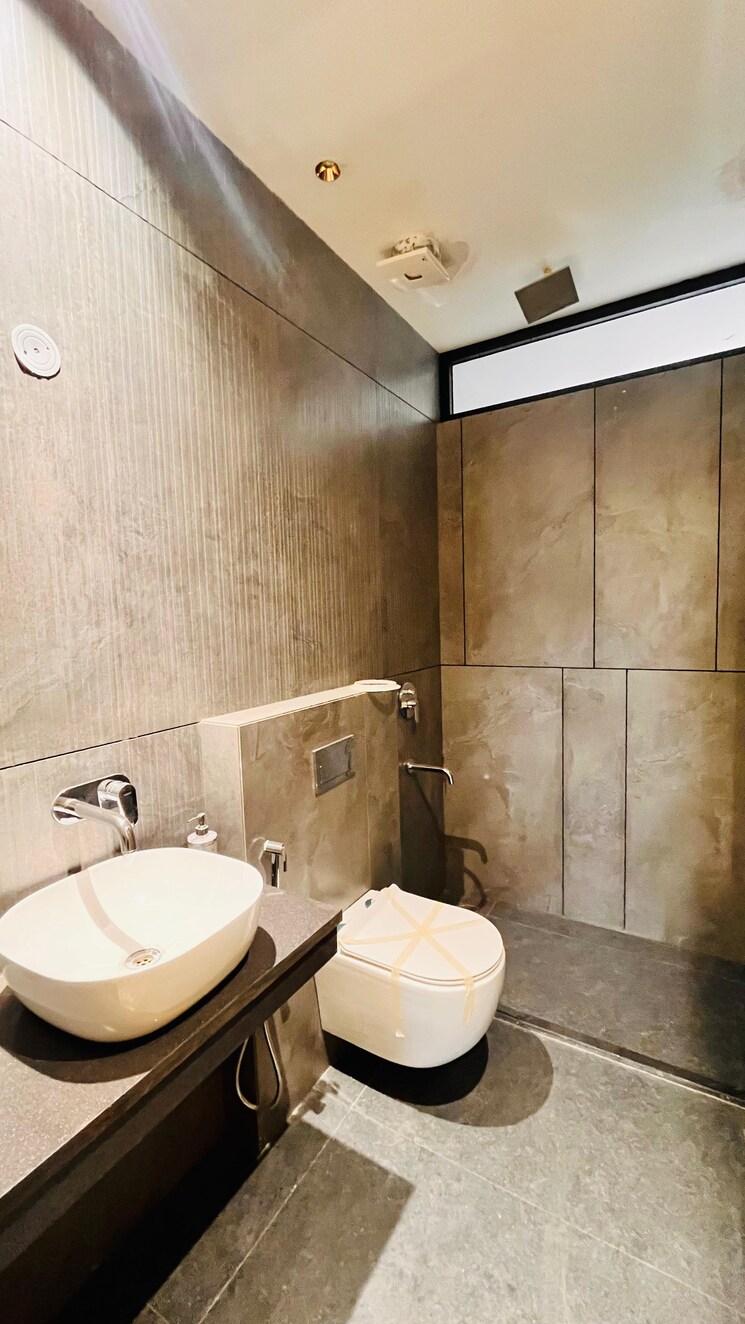 Bathroom, auram-floor 4 Bedroom 240 Sq.Yd. Builder Floor In South City 2 Gurgaon 8386324