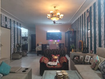 Living Room in 3 BHK Builder Floor at SS Mayfield Gardens, Sector 51 – for Rent