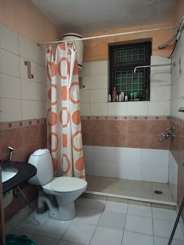 Bathroom in 3 BHK Builder Floor at SS Mayfield Gardens, Sector 51 – for Rent