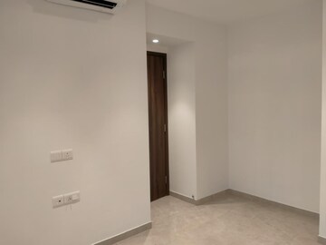 Room in 1 BHK Apartment at Hiranandani Regent Hill, Powai – for Rent