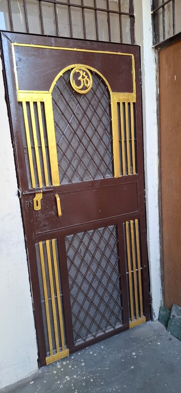 Staircase in 1 BHK Apartment at Sector 10 Greater Noida – for Rent