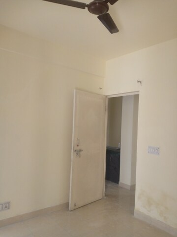 Room in 2 BHK Apartment at Conscient Habitat, Sector 99a – for Rent