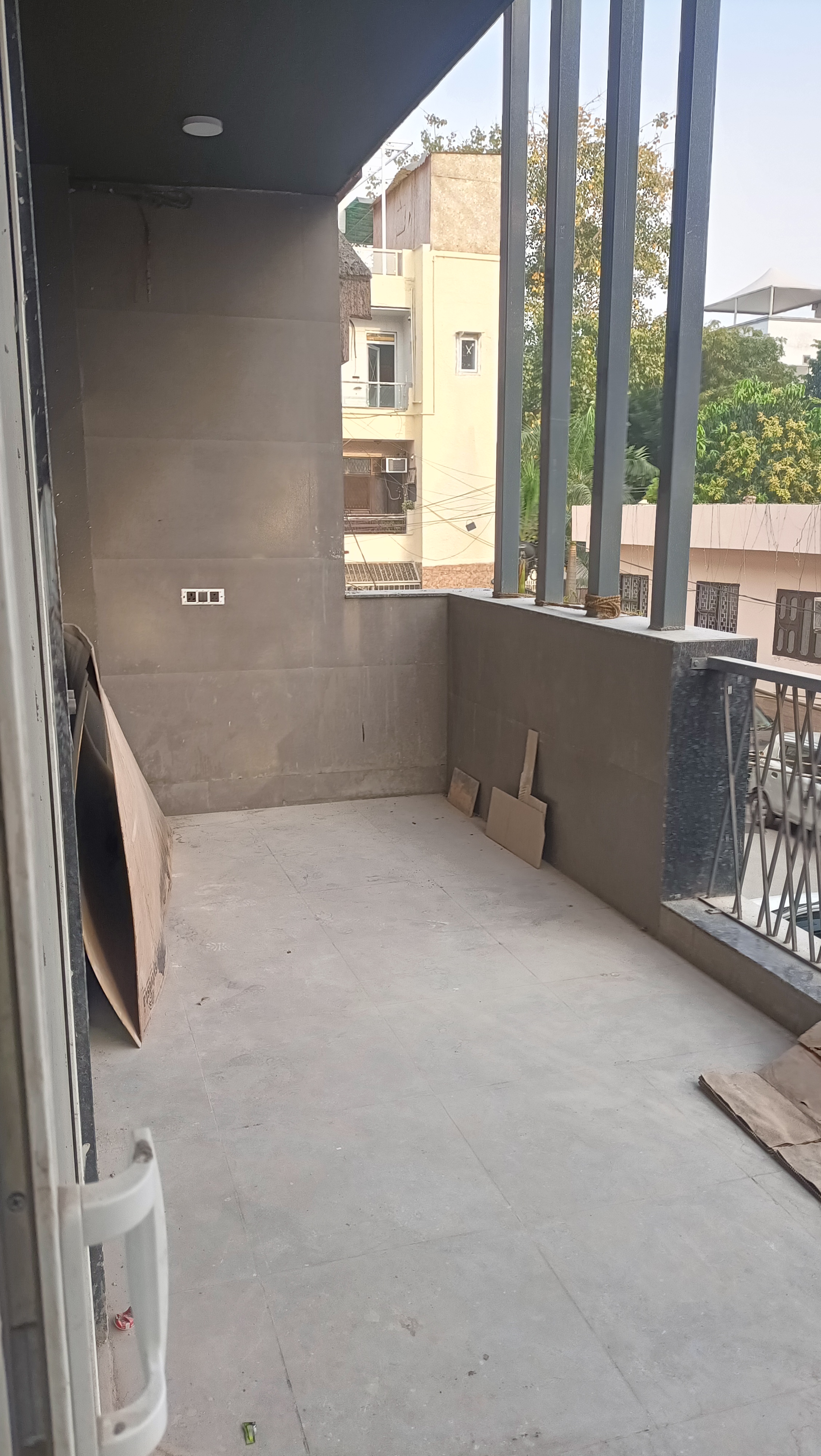Balcony, paschim vihar 3 Bedroom 100 Sq.Yd. Builder Floor In Paschim Vihar Delhi 8386481