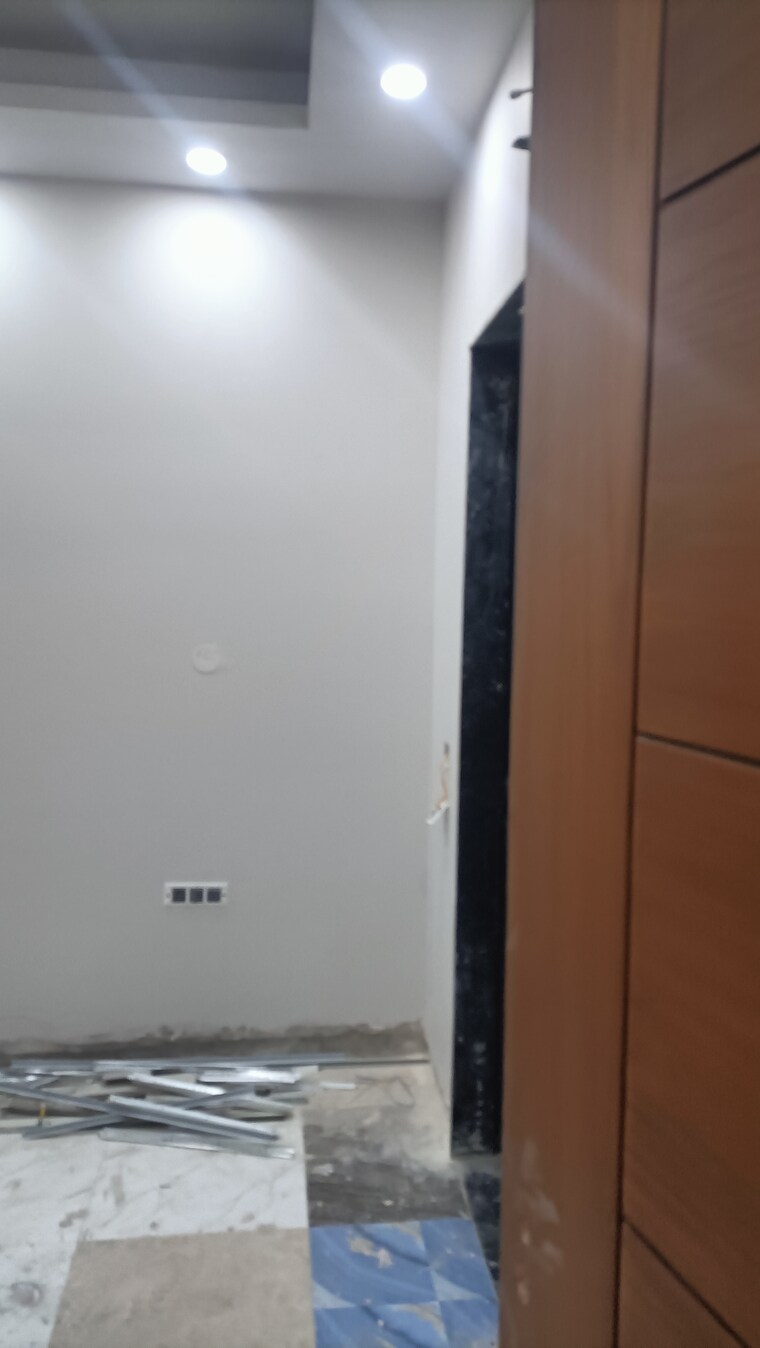 Room, paschim vihar 3.5 Bedroom 150 Sq.Yd. Builder Floor In Paschim Vihar Delhi 8386491