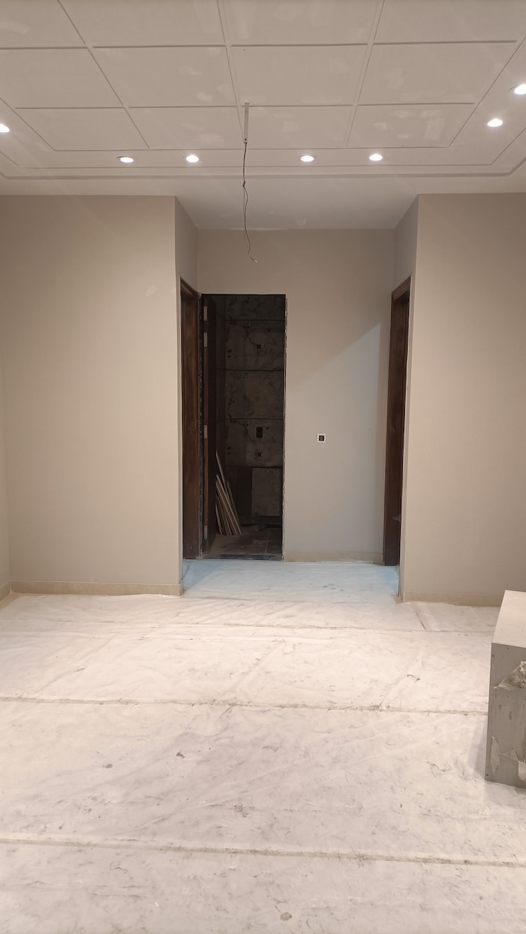 Room, paschim vihar 3.5 Bedroom 133 Sq.Yd. Builder Floor In Paschim Vihar Delhi 8386524