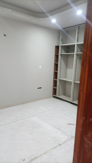 Room in 3.5 BHK Builder Floor at Paschim Vihar – for Sale