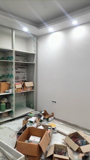 Room in 3.5 BHK Builder Floor at Paschim Vihar – for Sale