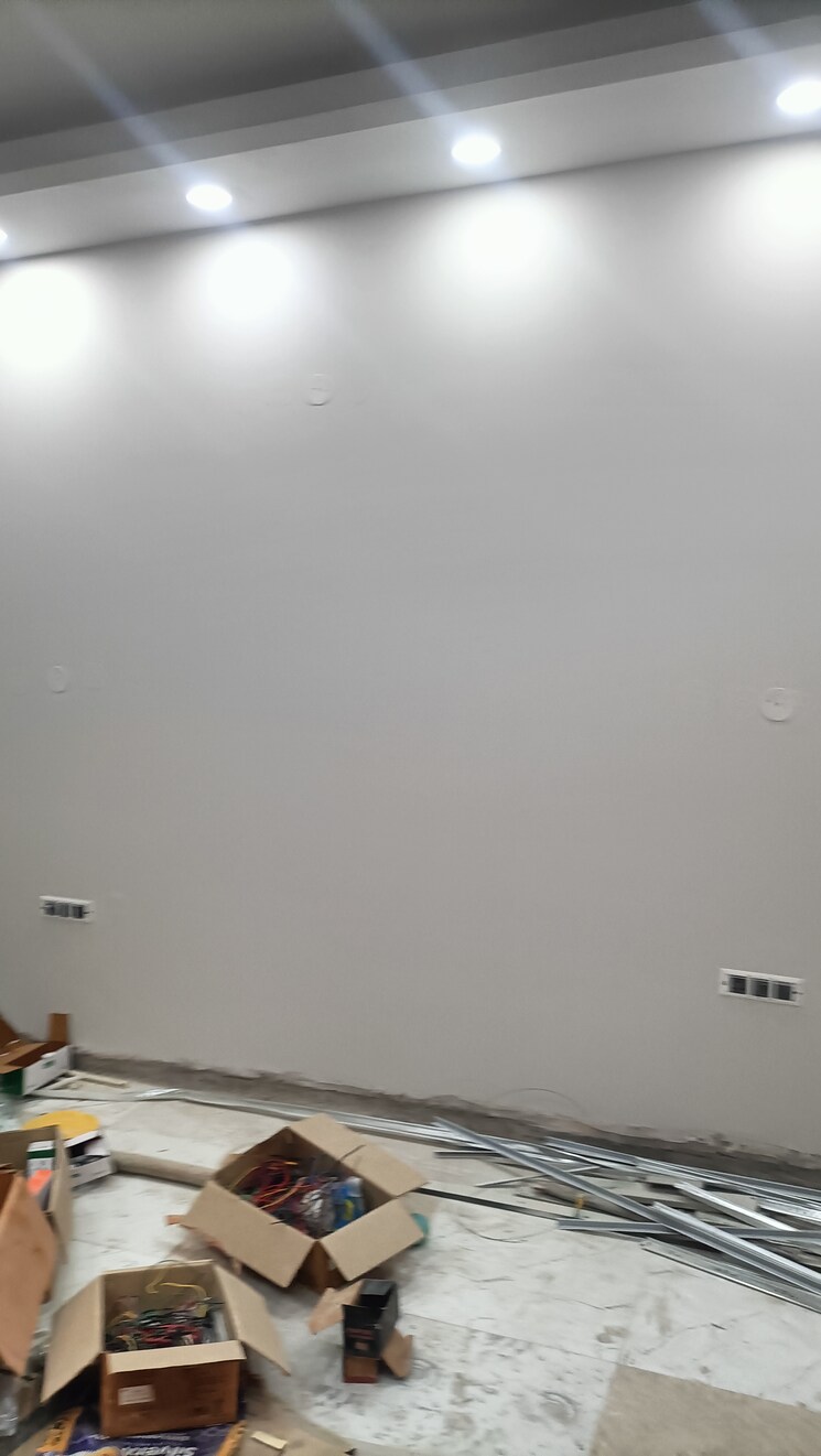 Room, paschim vihar 3.5 Bedroom 133 Sq.Yd. Builder Floor In Paschim Vihar Delhi 8386524