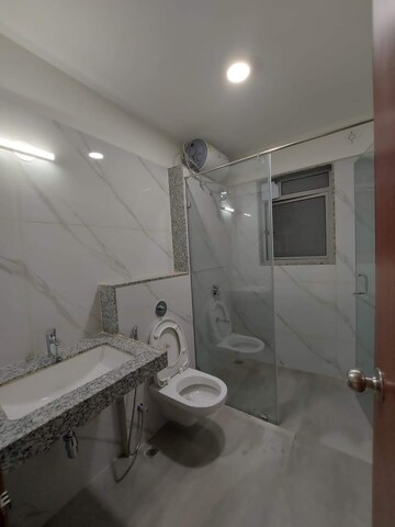Bathroom in 1.5 BHK Apartment at Amanora Gold Towers, Hadapsar – for Rent
