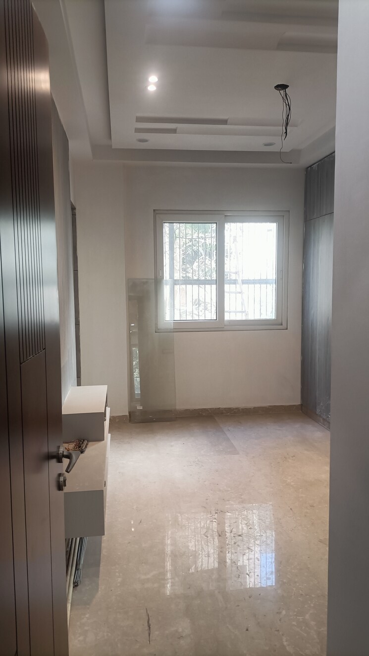 Room, paschim vihar 3.5 Bedroom 133 Sq.Yd. Builder Floor In Paschim Vihar Delhi 8386533