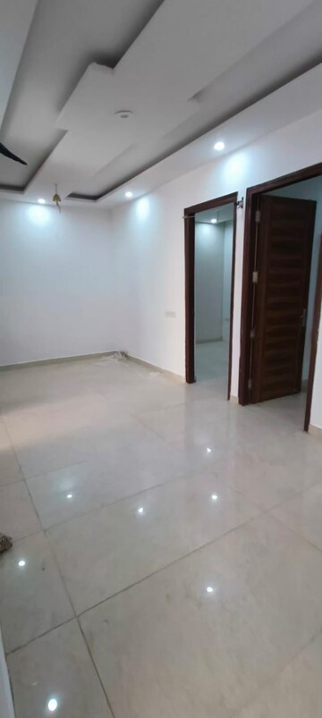 Room in 3 BHK Apartment at Ansal API Victoria Floors, Dhakoli Village – for Rent