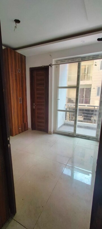 Room in 3 BHK Apartment at Ansal API Victoria Floors, Dhakoli Village – for Rent
