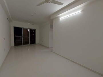 2 BHK Apartment For Rent in Amanora Future Towers, Hadapsar