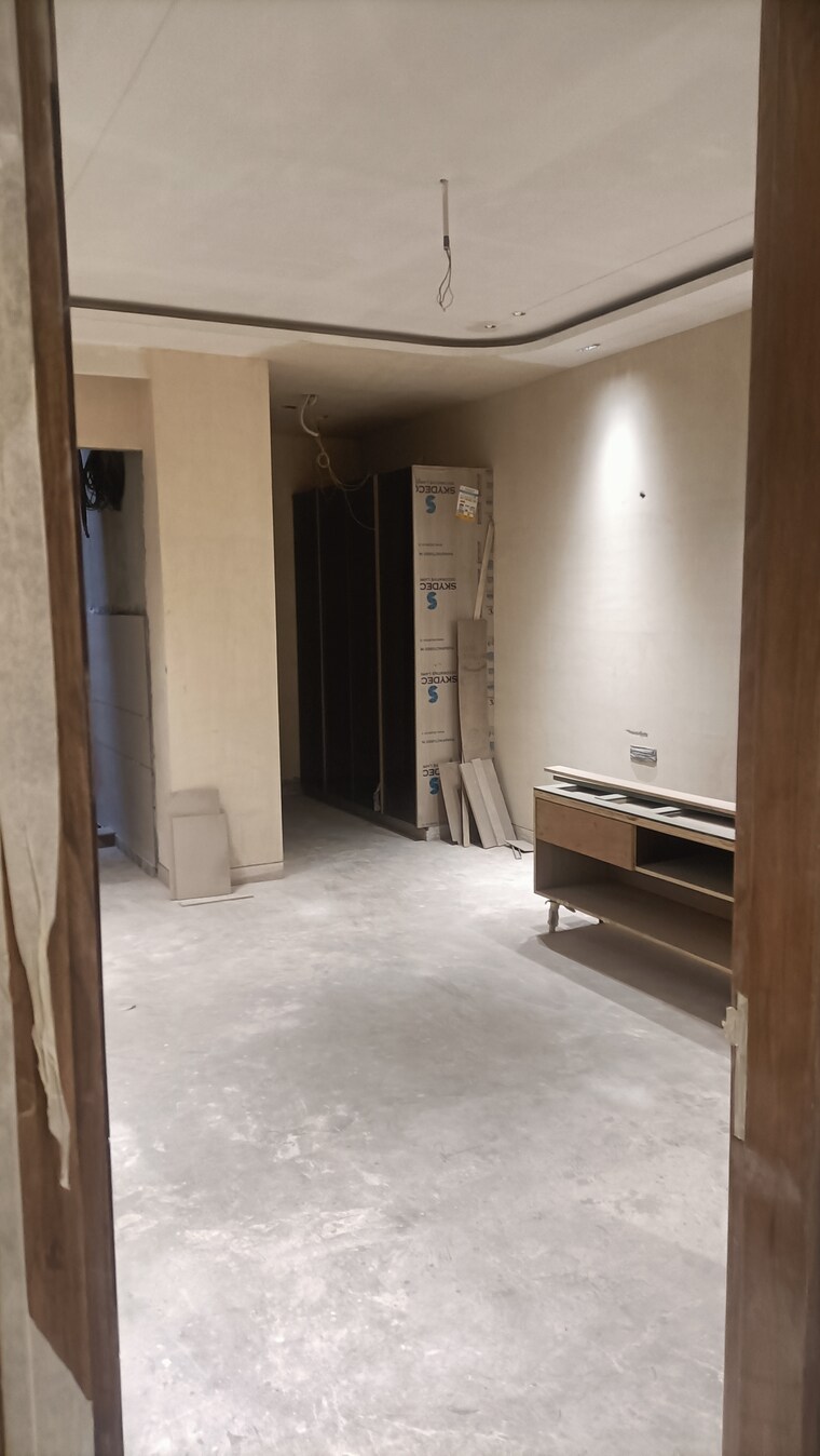 Room, vikas puri 3 Bedroom 100 Sq.Yd. Builder Floor In Vikas Puri Delhi 8386582