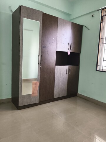 Room in 3 BHK Apartment at Indu Fortune Fields Annexe, Hi Tech City – for Rent