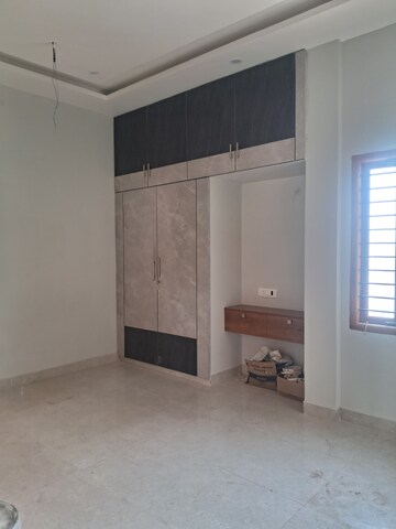 Room in 5 BHK Independent House at Porur – for Sale