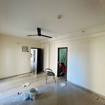 Room in 2.5 BHK Apartment at Anthem French Apartment, Bhangel – for Rent