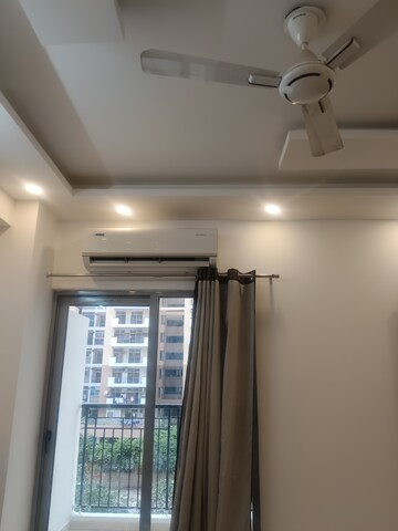 Room in 2 BHK Apartment at Gulshan Bellina, Sector 16 Greater Noida – for Rent