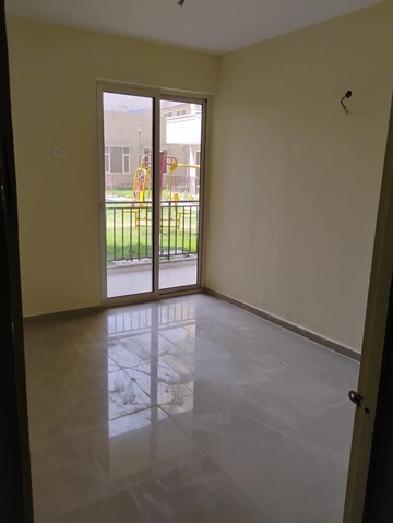 Room in 2 BHK Apartment at Pyramid Pride, Sector 76 – for Rent