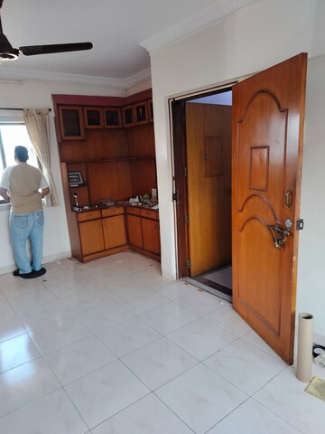 Room in 2 BHK Apartment at Mahim – for Rent