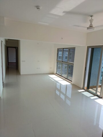 Room in 3.5 BHK Apartment at Amanora Ascent Towers, Amanora Park Town – for Rent