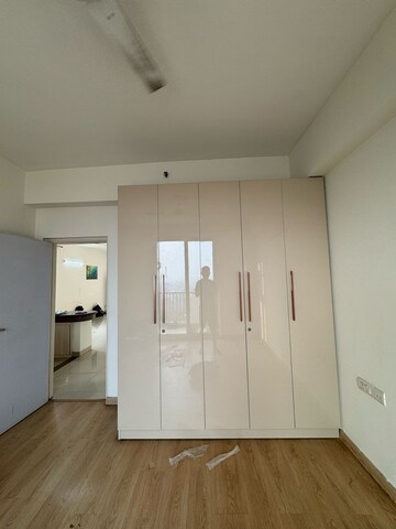 Room in 2 BHK Apartment at Emaar The Palm Drive-Palm Studios, Sector 66 – for Rent