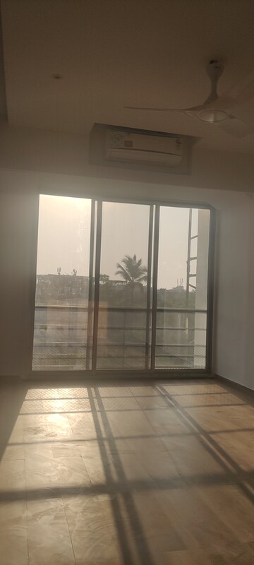 Room in 3 BHK Apartment at Amogh Apartment, Vile Parle West – for Rent